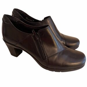 Clarks Bendables Black Side Zipper Heel Low Bootie 8.5W